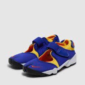Nike Womens air rift sneaker size US6